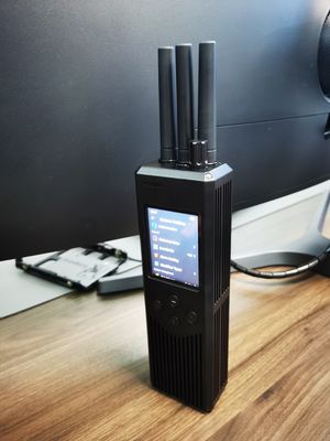 ABS 材料ハンドヘルドドローン検出器 UAV 信号検出方向探知機