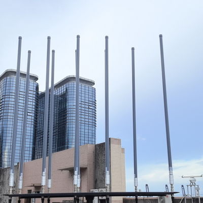 高性能対UAV/反ドローン妨害システム 500mから2km半径の妨害範囲と最大95%の湿度 ステーション装置の設置のためのIP65防水